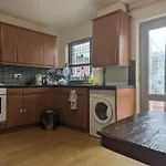 Guest Rooms Near City Centre & Dock Free Parking