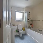 Guest Rooms Near City Centre & Dock Free Parking